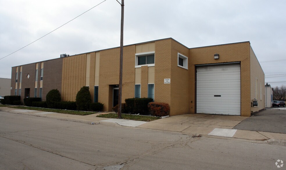 23051-23127 Roseberry Ave, Warren, MI à louer - Photo du bâtiment - Image 2 de 3