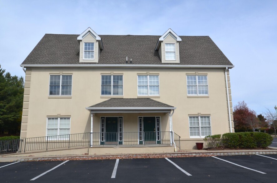 4 Walter E Foran Blvd, Flemington, NJ à louer - Photo du bâtiment - Image 1 de 11