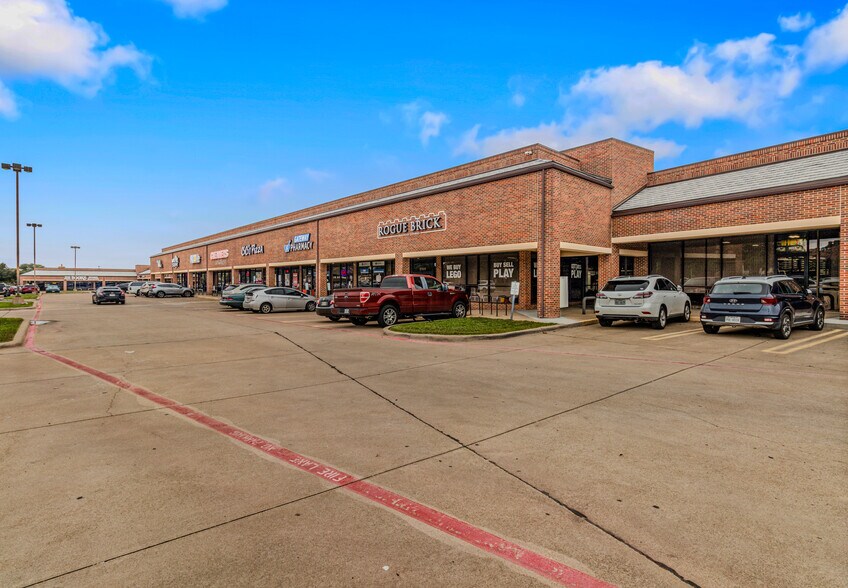 5401-5531 S Hulen St, Fort Worth, TX à louer - Photo du bâtiment - Image 3 de 11