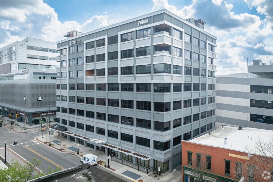 202 W Berry St, Fort Wayne, IN à louer - Photo principale - Image 1 de 5
