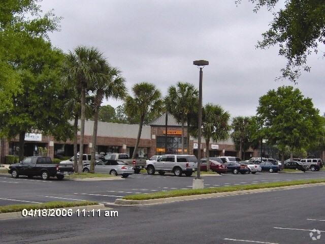 8081 Philips Hwy, Jacksonville, FL à louer - Photo du bâtiment - Image 2 de 15
