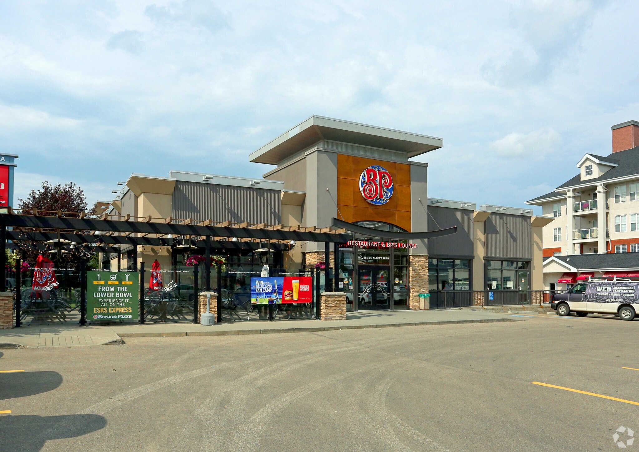 585 St Albert Trail, St. Albert, AB for sale Primary Photo- Image 1 of 1