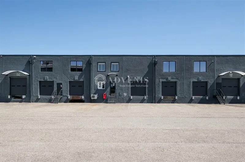 Industrial in Corbas for lease Primary Photo- Image 1 of 4