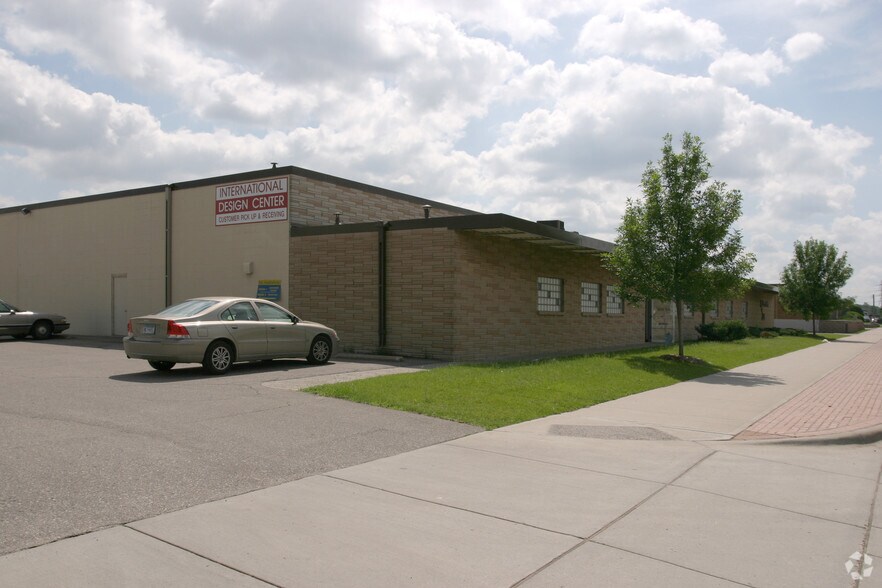 1055 E American Blvd, Bloomington, MN à louer - Photo du bâtiment - Image 2 de 5