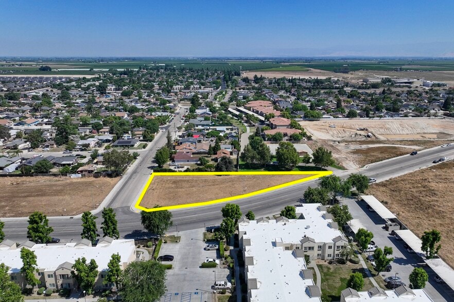 8742 S Whitner Ave, Parlier, CA à vendre - Photo du bâtiment - Image 2 de 4