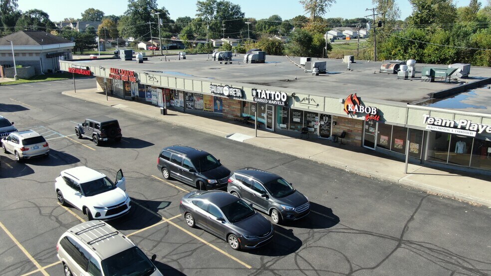 51067-51083 Mound Rd, Shelby Township, MI à louer - Photo du bâtiment - Image 2 de 3