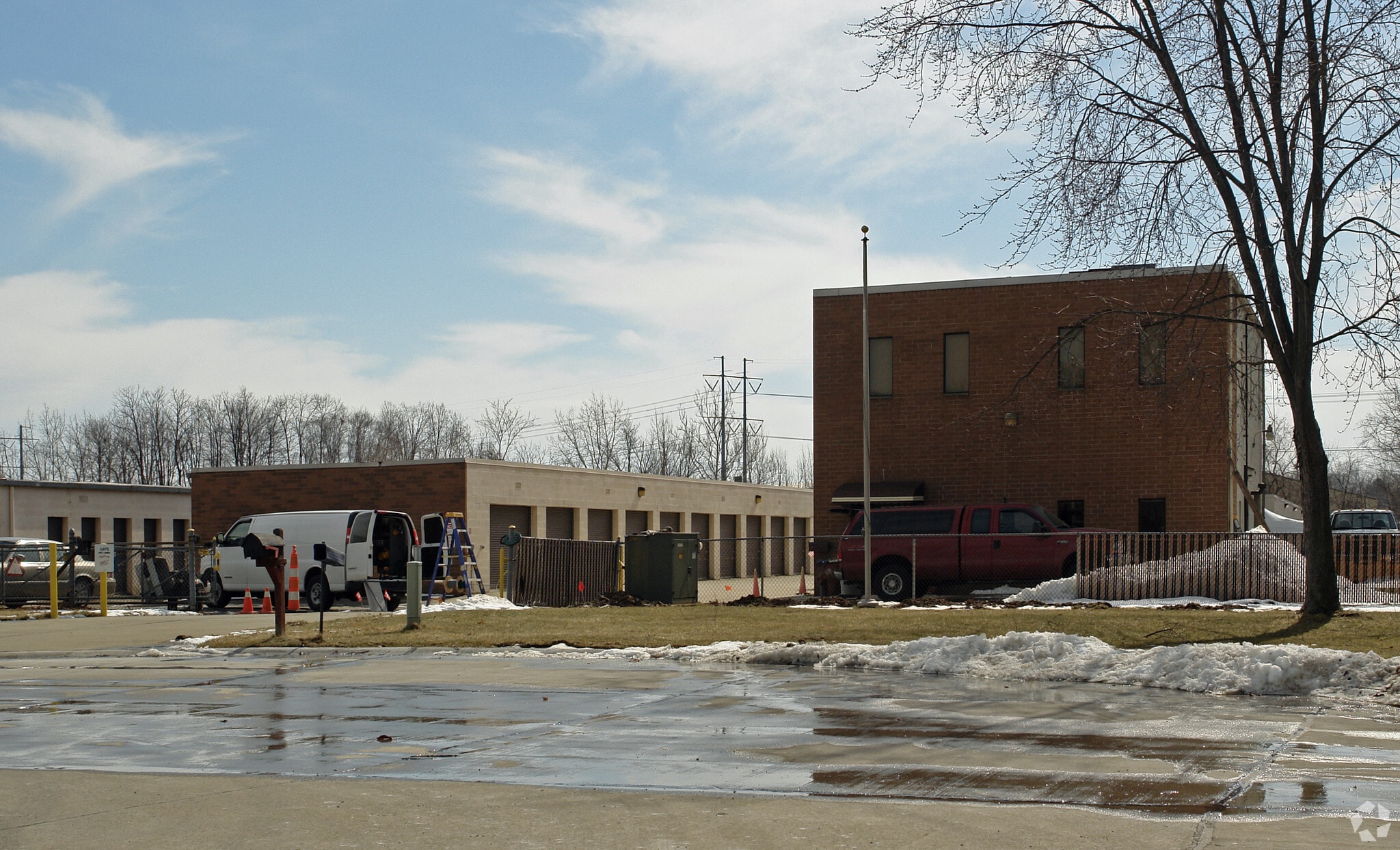 10001 York Theta Dr, North Royalton, OH for lease Primary Photo- Image 1 of 3