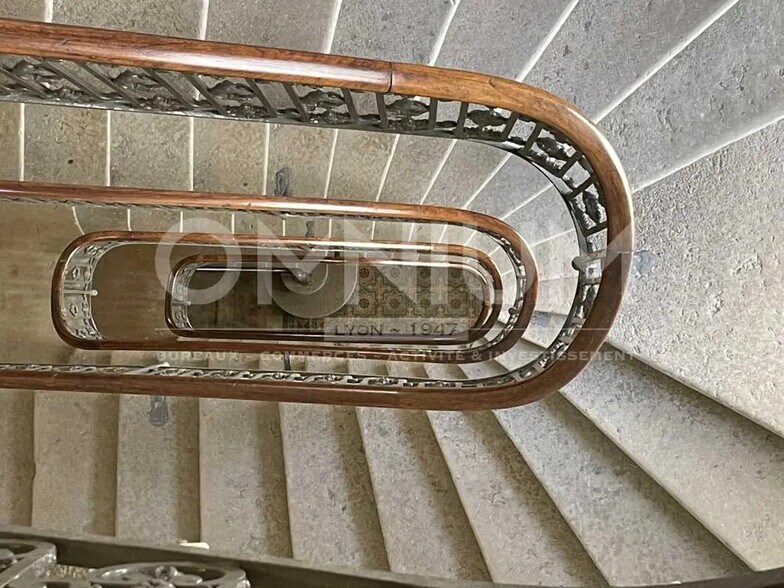 Office in Lyon for sale - Interior Photo - Image 3 of 8