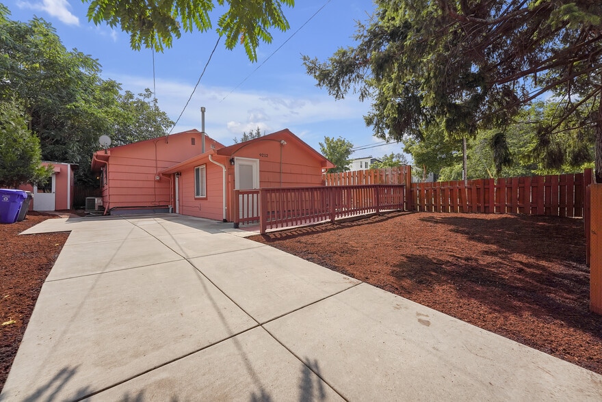 9212 SE Bush St, Portland, OR à vendre - Photo du bâtiment - Image 2 de 25