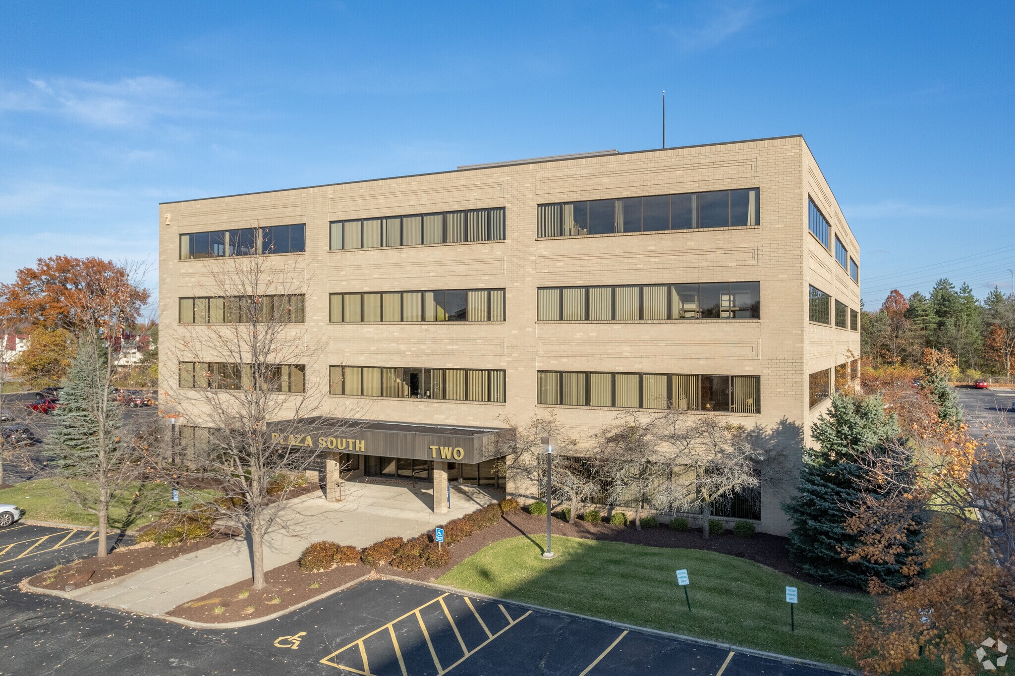 7261 Engle Rd, Middleburg Heights, OH à vendre Photo principale- Image 1 de 14