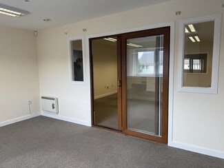 Plus de détails pour Etna Rd, Falkirk - Industriel à louer