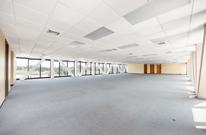1000 S Broadway, Highland, IL for lease - Building Photo - Image 3 of 19