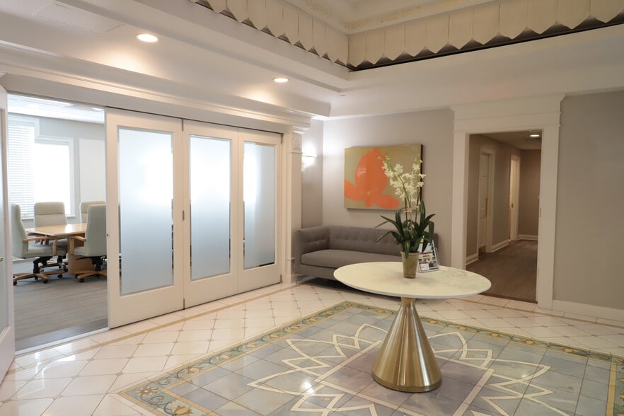 10210 Grogans Mill Rd, The Woodlands, TX for lease - Interior Photo - Image 3 of 9