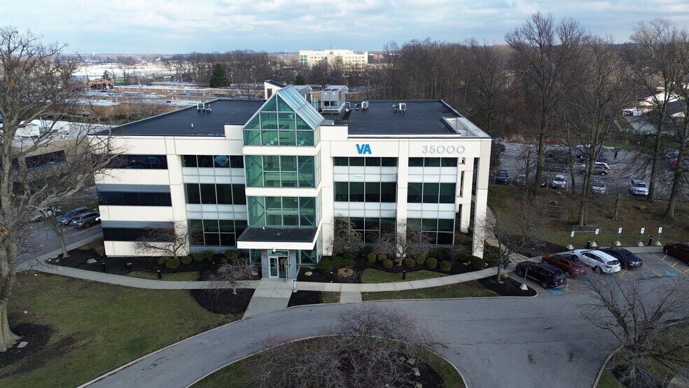 35000 Kaiser Ct, Willoughby, OH à louer - Photo du bâtiment - Image 1 de 17