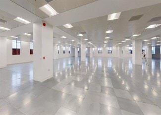 Plus de détails pour The Headrow, Leeds - Commerce de détail à louer