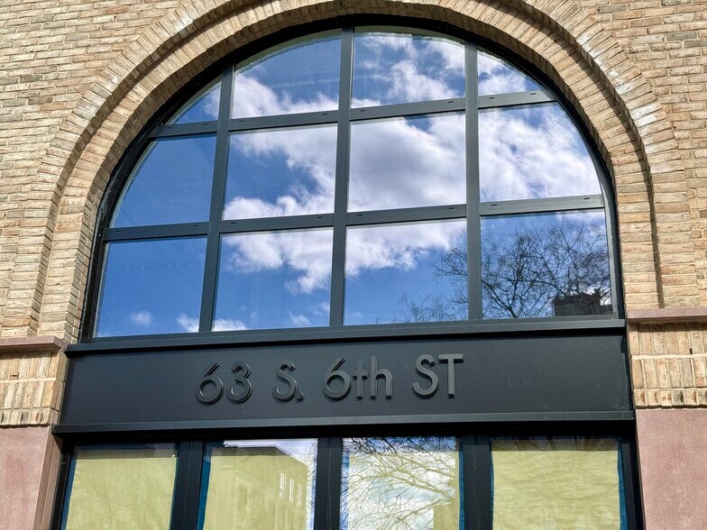 57 S 6th St, Brooklyn, NY à louer - Photo du bâtiment - Image 2 de 9