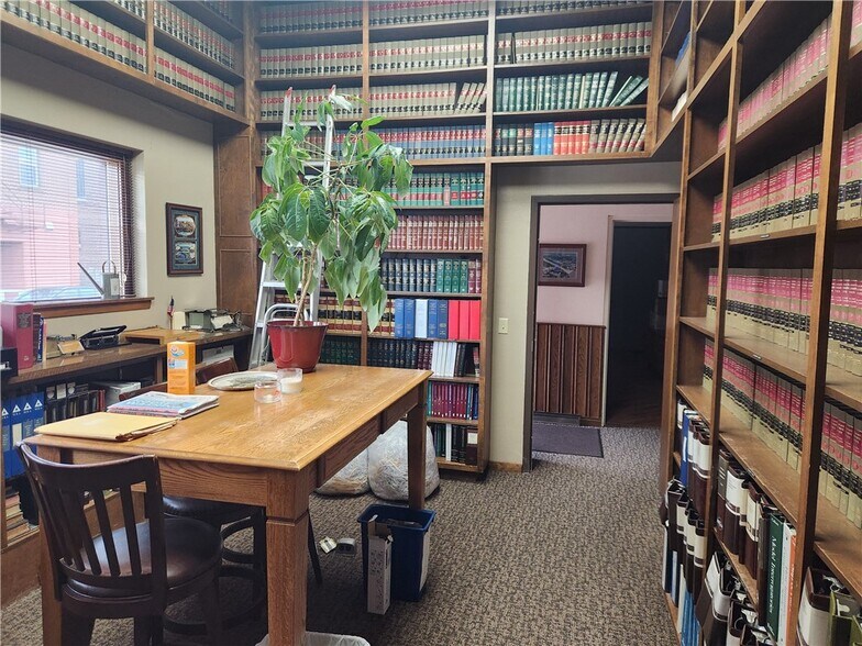 104 Main St, Black River Falls, WI à vendre - Photo du bâtiment - Image 2 de 24