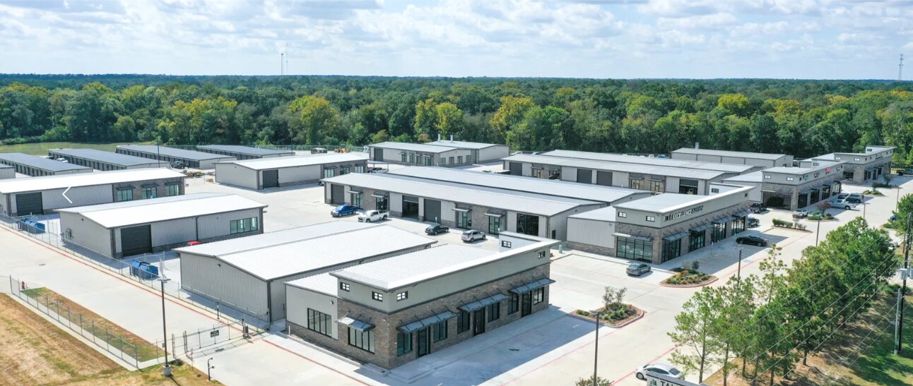 6427 Highway 105, Conroe, TX à louer Photo principale- Image 1 de 4