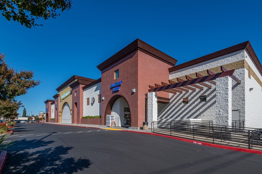 4006-4794 Manzanita Ave, Carmichael, CA à louer - Photo du bâtiment - Image 3 de 9