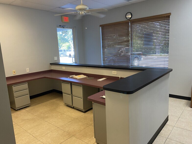 10801 Sunset Plaza Cir, Fort Myers, FL à louer - Photo du bâtiment - Image 2 de 16