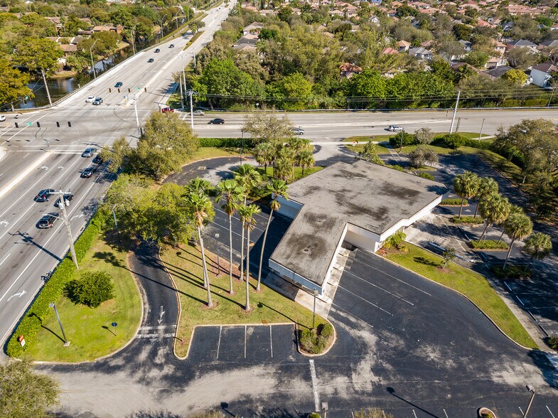 10000 Taft St, Pembroke Pines, FL à louer - Photo du bâtiment - Image 2 de 13