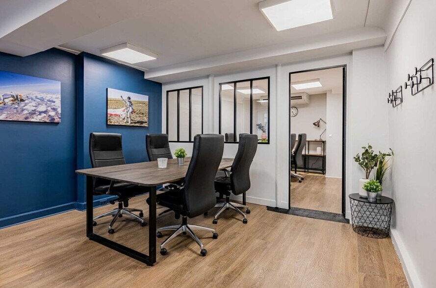 34 Rue Du Faubourg Saint-Antoine, Paris for lease - Interior Photo - Image 2 of 4