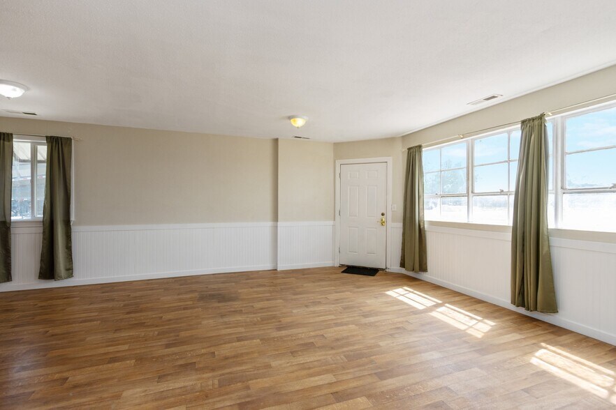 76 Sawyer Lp, Hardin, MT for sale - Interior Photo - Image 3 of 10