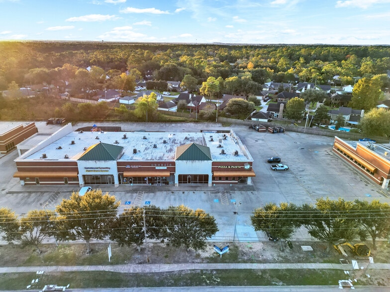 630-650 FM 517 Rd W, Dickinson, TX for lease - Building Photo - Image 3 of 11