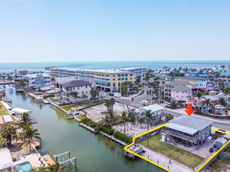 340 Crescent St, Fort Myers Beach, FL for sale - Building Photo - Image 3 of 10