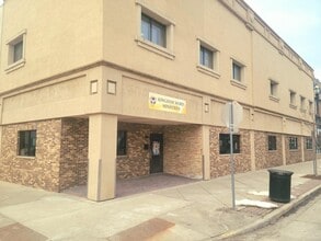 5618-5624 6th Ave, Kenosha, WI à louer Photo du bâtiment- Image 1 de 1