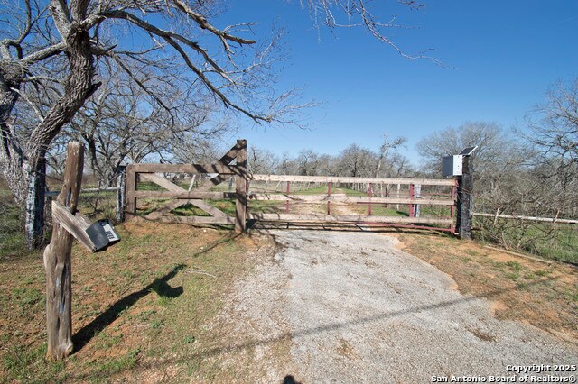 5673 Stuart Rd, San Antonio, TX à vendre - Photo du bâtiment - Image 3 de 27