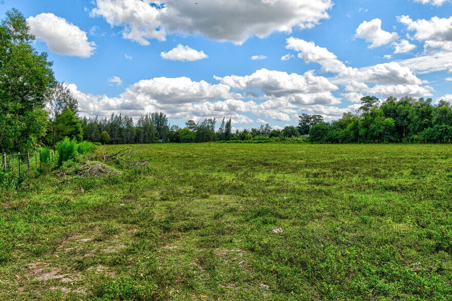 2374 A Rd, Loxahatchee Groves, FL à vendre - Photo du bâtiment - Image 3 de 11