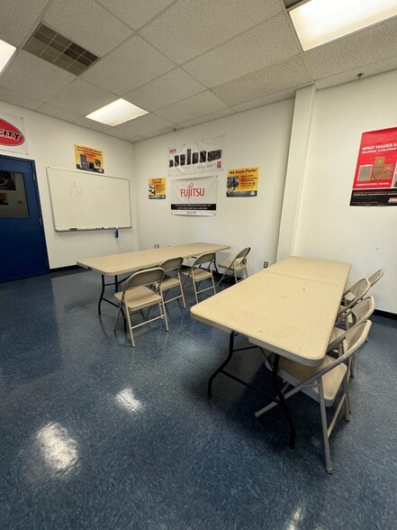 1900 N Saginaw St, Flint, MI à vendre - Photo du bâtiment - Image 3 de 4