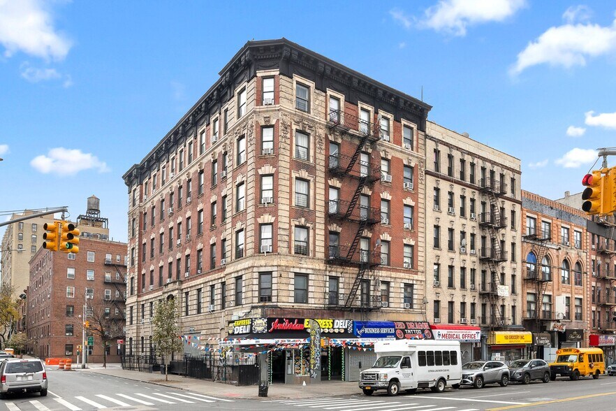 2015 Amsterdam Ave, New York, NY à vendre - Photo du bâtiment - Image 1 de 5