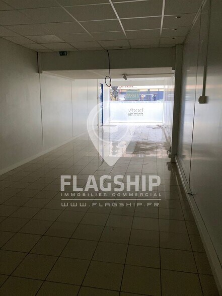 Retail in Sèvres for lease - Interior Photo - Image 2 of 8