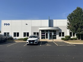 700 Heartland Dr, Sugar Grove IL - Entrepôt