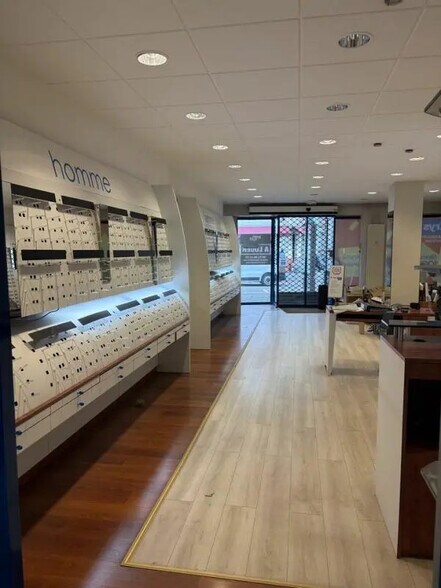 Retail in Strasbourg for lease - Building Photo - Image 3 of 8