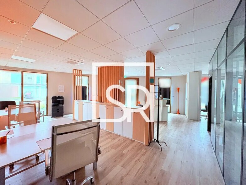 Office in Clermont-Ferrand for lease - Building Photo - Image 3 of 10