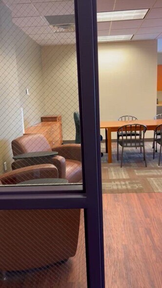 215 N 2nd St, River Falls, WI à louer - Vidéo sur l’inscription commerciale - Image 2 de 8