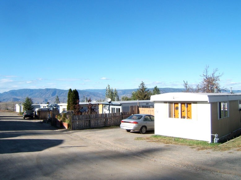 1680 Lac Le Jeune Rd, Kamloops, BC for sale - Primary Photo - Image 1 of 1
