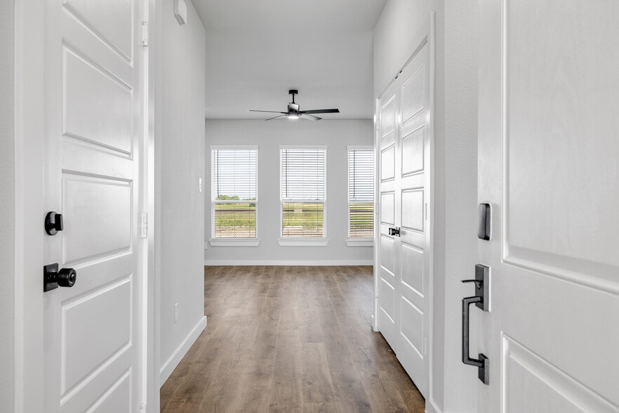 4059 Clovis St, Midlothian, TX for sale - Building Photo - Image 3 of 75