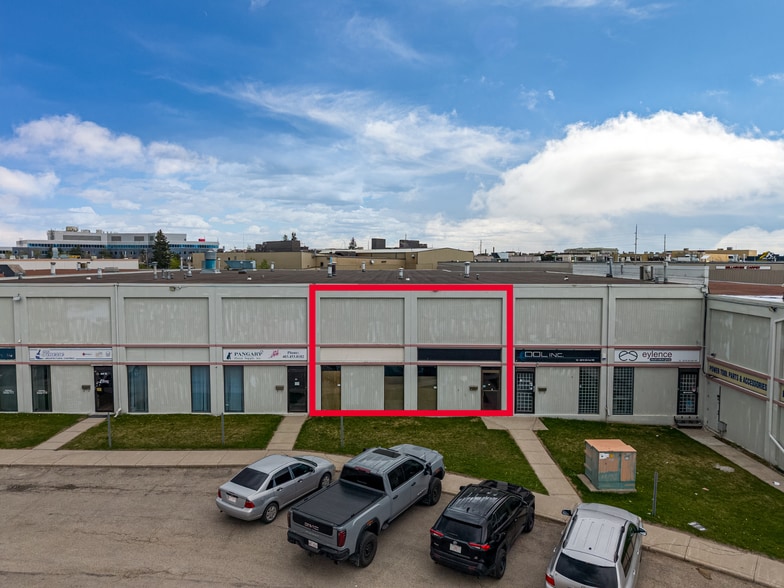 2219 35th Ave NE, Calgary, AB à vendre - Photo du bâtiment - Image 1 de 7