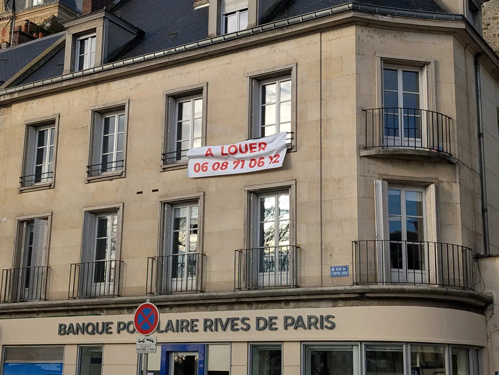 2 Rue De L'Hotel Dieu, Pontoise for lease Building Photo- Image 1 of 2