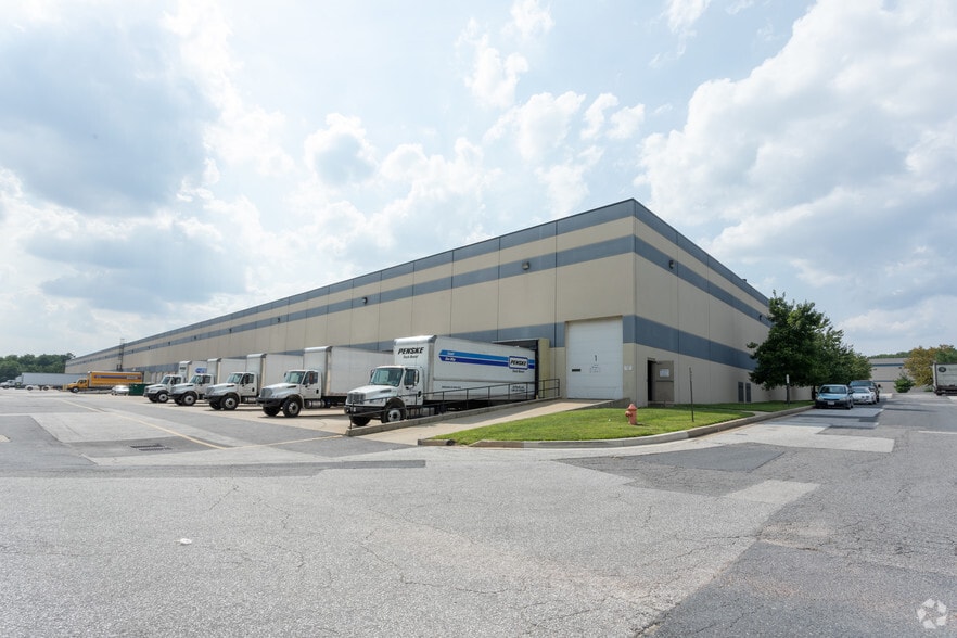 9103 Yellow Brick Rd, Rosedale, MD à louer - Photo du bâtiment - Image 2 de 4