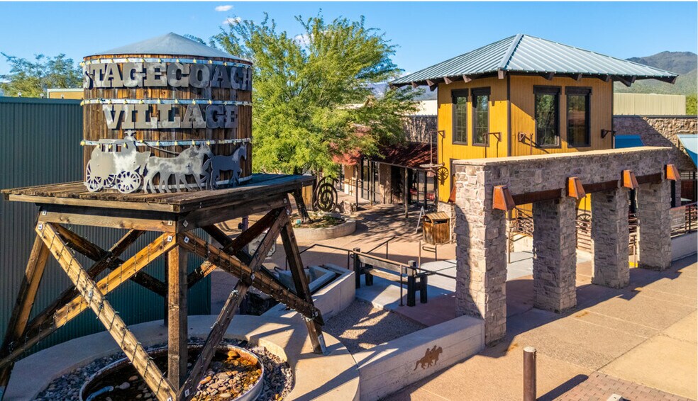 7100 E Cave Creek Rd, Cave Creek, AZ à louer - Photo du bâtiment - Image 2 de 18