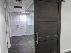 18 E 48th St, New York, NY for lease Interior Photo- Image 2 of 5