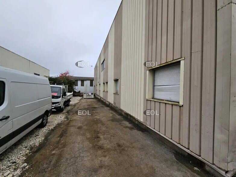 Flex dans Crosne à louer - Photo du bâtiment - Image 3 de 4