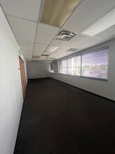 2755-2795 E Desert Inn Rd, Las Vegas, NV à louer Photo intérieure- Image 2 de 5