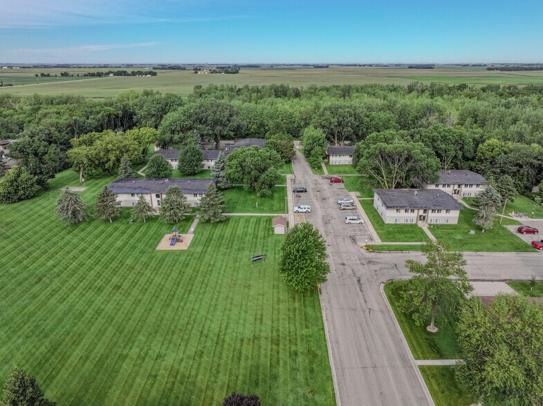 105 Sunnyslope Rd, Morris, MN à vendre - Photo du bâtiment - Image 2 de 34