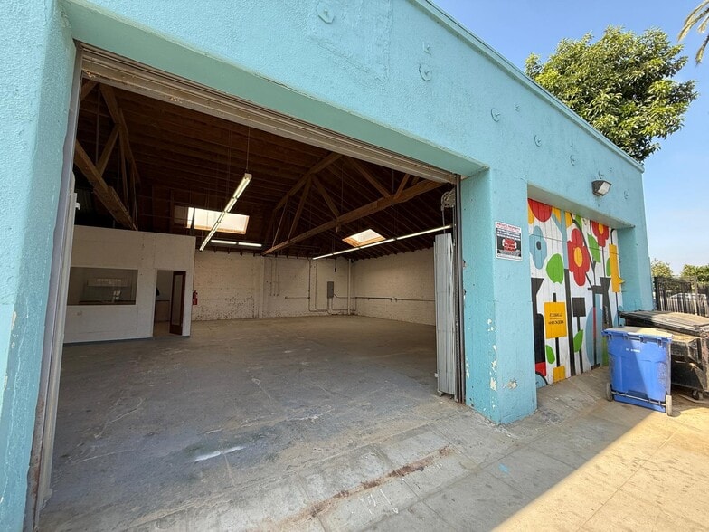 1602 W 39th Pl, Los Angeles, CA for lease - Building Photo - Image 3 of 17